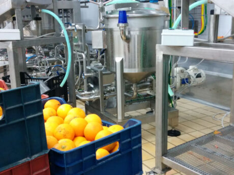 Addetto alle macchine per la produzione di succhi di frutta